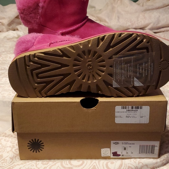 UGG Boots - Picture 4 of 4